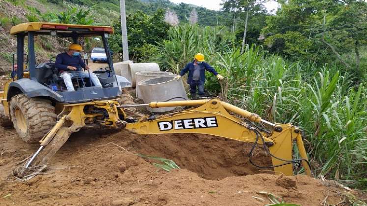 Los transportadores de la provincia de Ocaña adelantan una jornada de protesta en la carretera que conduce hacia la zona del Catatumbo para exigir celeridad en los trabajos.