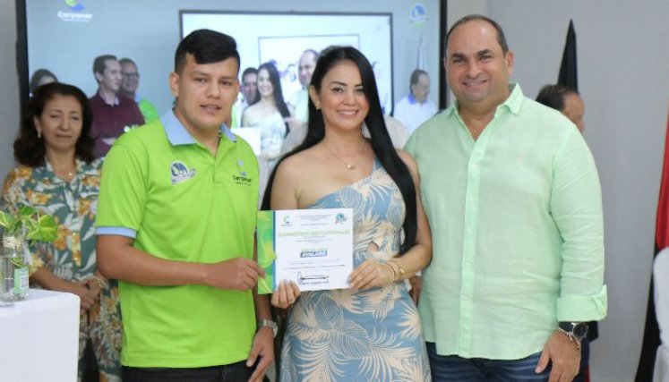 El director de Corponor, Gregorio Angarita Lamk entregó 39 avales a negocios verdes./Foto cortesía