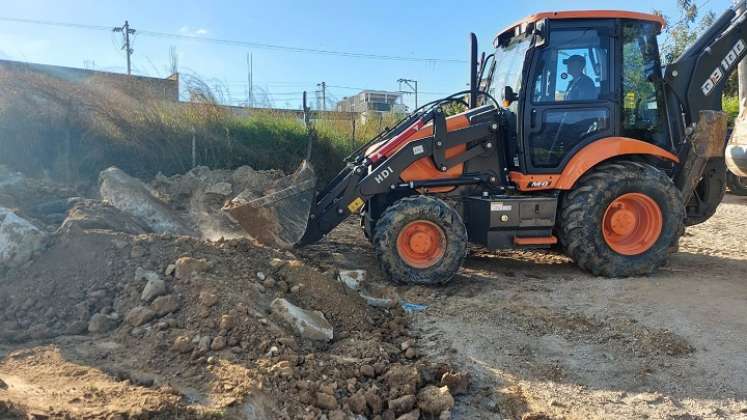 En Ocaña se ejecuta la construcción y mejoramiento de la vía alterna como regalo de cumpleaños por parte de la gobernación.     