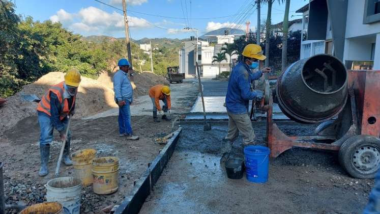 En Ocaña se ejecuta la construcción y mejoramiento de la vía alterna como regalo de cumpleaños por parte de la gobernación.     