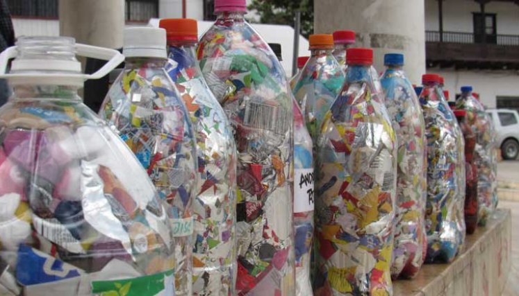 Los productores analizan cómo hacer que el plástico sea más sencillo de reciclar y cómo generar cadenas de reincorporación del material.