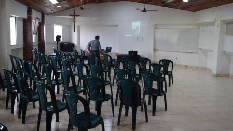 El centro cuenta con oficinas de psicología, salas de grupo para terapias y salón de manualidades. / Foto: Cortesía / La Opinión 