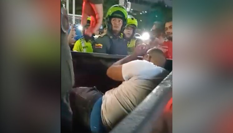 Le iban a robar el carro, enfrentó a los delincuentes y policía lo hirió./Foto: cortesía
