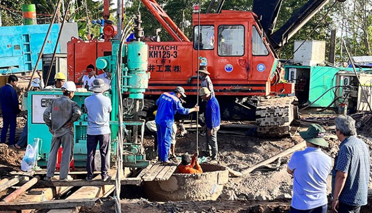 Niño atrapado en agujero en Vietnam fue declarado muerto./Foto: AFP