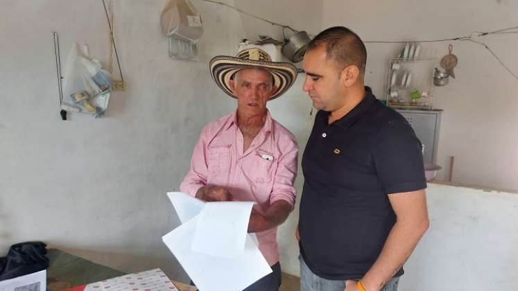 Beneficiarios del programa de formalización de títulos de los barrios La Inmaculada y Kennedy piden la entrega de escrituras públicas.