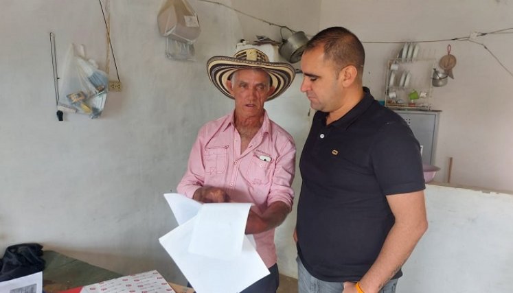 Beneficiarios del programa de formalización de títulos de los barrios La Inmaculada y Kennedy piden la entrega de escrituras públicas.