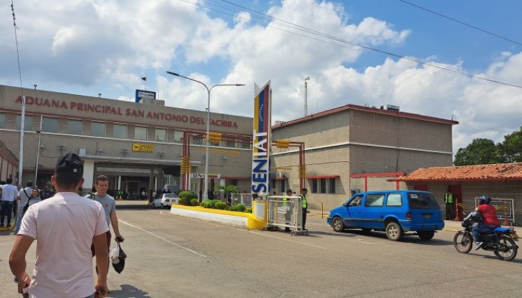 Habitantes de San Antonio y Ureña esperan que los puentes internacionales no vuelvan a cerrarse. Foro Anggy Polanco / La Opinión 