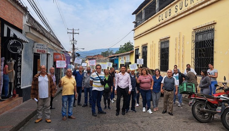 Comerciantes de Cárdenas marcharon hasta las oficinas de Hidrosuroeste y Corpoelec en Táchira. Fotos Anggy Polanco 
