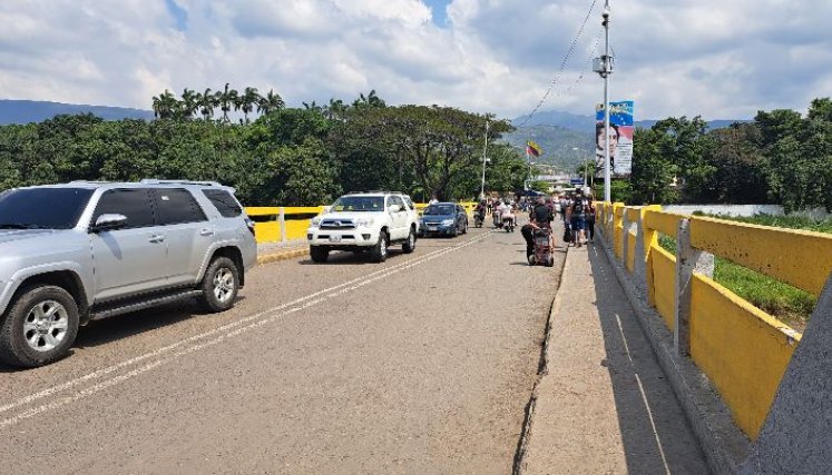 Exigen que la frontera esté abierta las 24 horas./ Foto: Anggy Polanco / La Opinión 