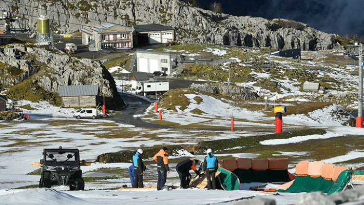 Sin manto de nieve, las estaciones alpinas viven en la tristeza./Foto: AFP