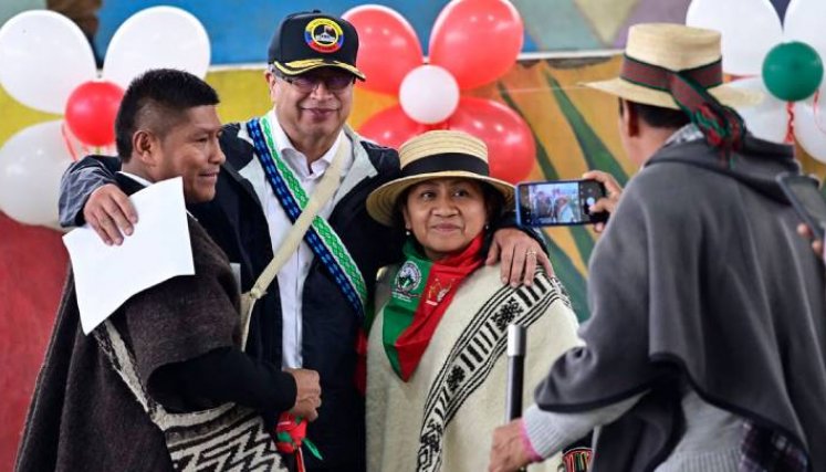 Desde el resguardo indígena de Pueblo Nuevo, en Caldono, Cauca, Gustavo Petro propuso que las redes comunitarias de internet o comunidades de conectividad se expandan. / Foto: Presidencia