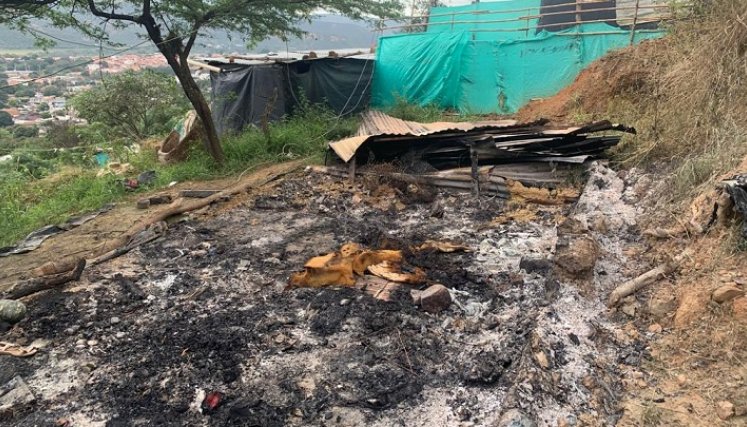 El incendio ocurrió en la invasión Valle de la Vega, que se ubica a pocos metros del barrio Llanitos, en Los Patios. 