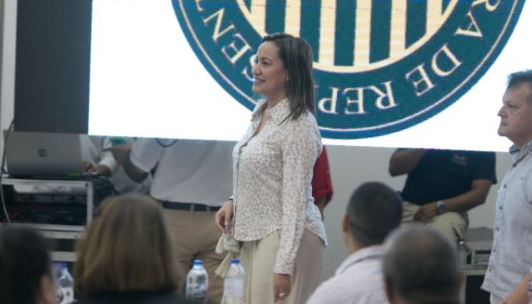 La ministra de Salud, Carolina Corcho, defiende la reforma a la salud que promueve el presidente Petro./Foto Juan Pablo Cohen-La Opinión
