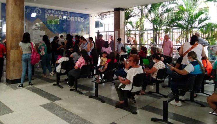 Denuncian estafa en trámites de pasaporte.