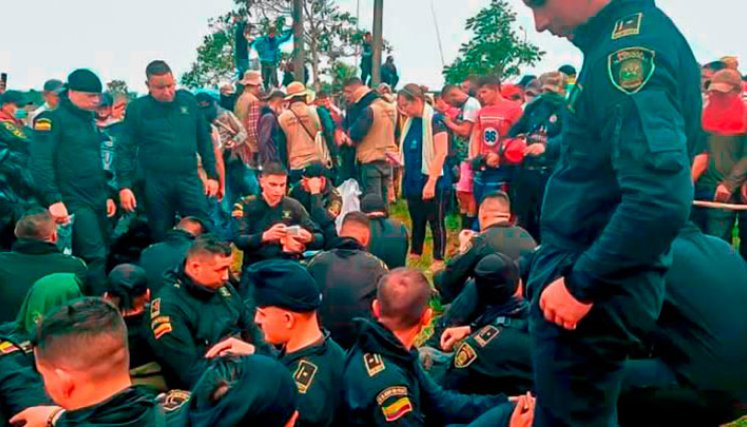 Policías secuestrados.