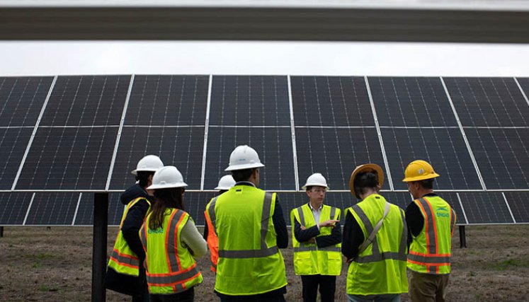 ‘Es más barato producir energía propia’
