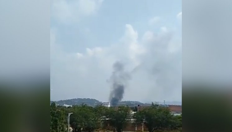 omberos atienden emergencia por incendio en el barrio 7 de Agosto