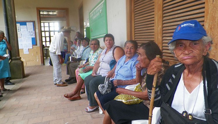Para los adultos mayores de 65 años, sin pensión y de pocos recursos, el Gobierno propone un subsidio mensual de $223.000. / Foto Archivo