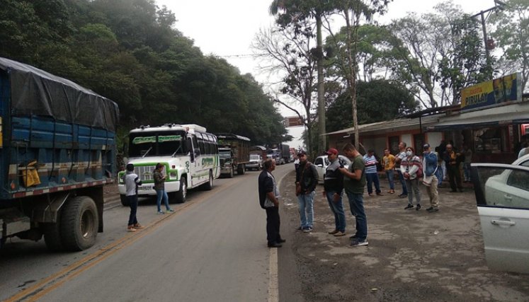 Cierre total en la vía Cúcuta - Pamplona por paro de docentes