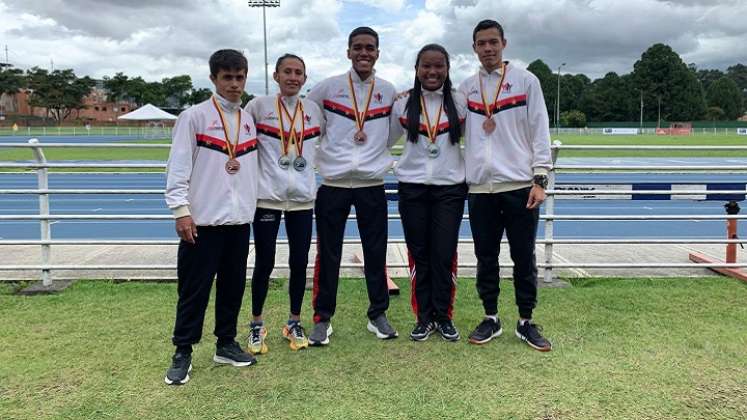 De izquierda a derecha Johan Contreras( Pamplona) Yajaira Rubio (Arboledas), Hugo Thyme, Valery Franco Quiñones (Cúcuta), y Santiago Vergel (Ocaña).