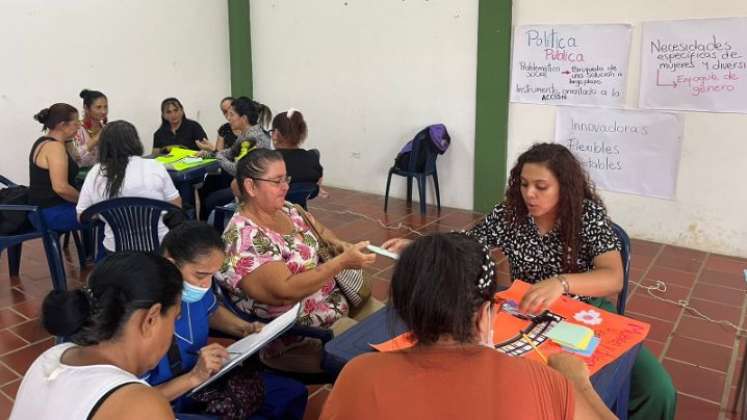 Mujeres de toda la ciudad han estado exponiendo sus necesidades y problemáticas para construir intersectorialmente este documento./ Foto  Cortesía. 