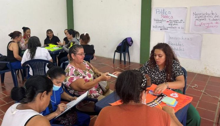 Mujeres de toda la ciudad han estado exponiendo sus necesidades y problemáticas para construir intersectorialmente este documento./ Foto  Cortesía. 