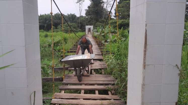 En riesgo de colapsar puente de la zona rural de El Zulia. / Foto: Deicy Sifontes / La Opinión 