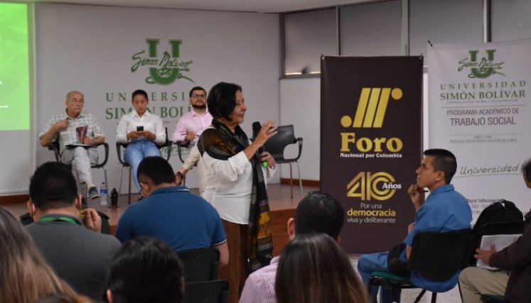 La Unisimón desarrolló el foro ‘La Política Antinarcóticos del Gobierno de Colombia y las relaciones con Estados Unidos’ a través de sus programas académicos de Trabajo Social y la Especialización en Procesos de Intervención Social. Foto Unisimón/La Opinión.
