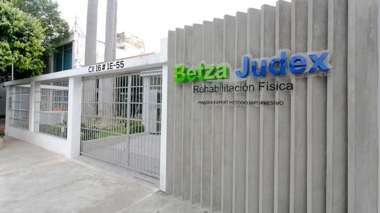 Betza Judex, rehabilitación física.