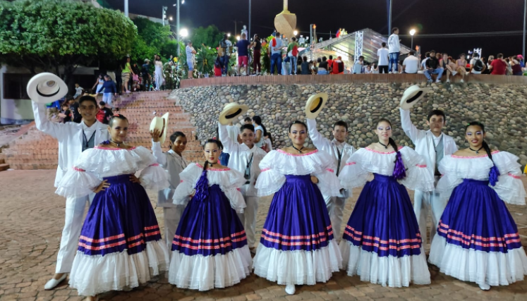 Grupo juvenil danza el cují