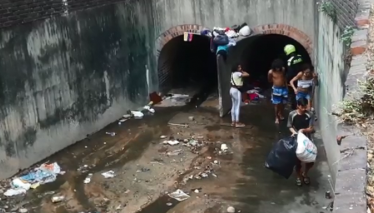 Habitantes de calle Puente Barco