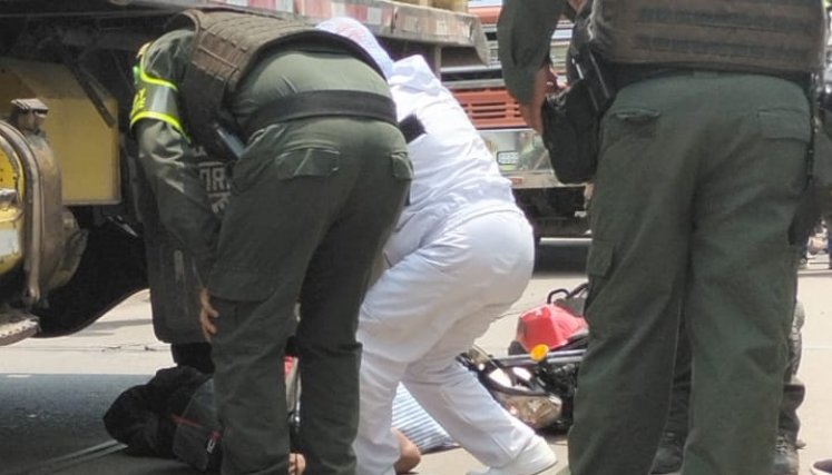 Las autoridades de tránsito arribaron al sitio para adelantar la inspección técnica y trasladar el cadáver hasta Medicina Legal.