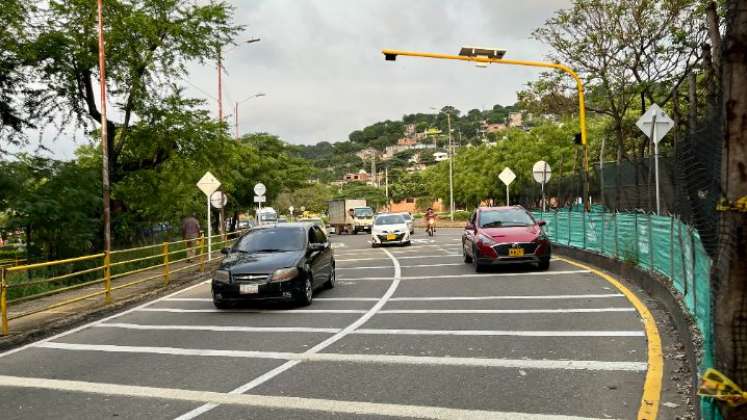 Esta era una necesidad insatisfecha desde la construcción del puente Carlos Ramírez París, en el 2007, el cual no contempló la movilidad peatonal.