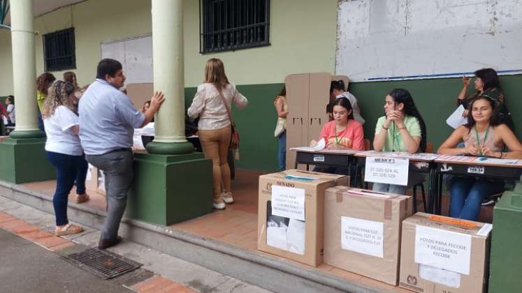 Los maestros señalaron que trabajarán en pro de la educación pública. / Foto: Cortesía / La Opinión