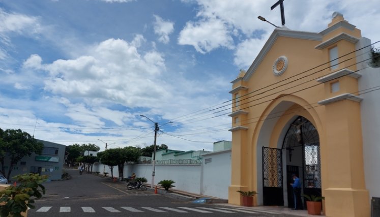 El Cementerio Central se quedó sin terreno para sepultar más cadáveres.