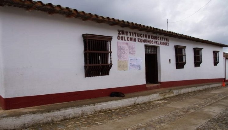 En inminente peligro viven estudiantes del colegio Edmundo Velásquez de Otaré.