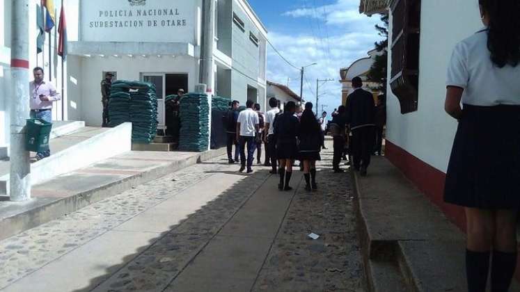 En inminente peligro viven estudiantes del colegio Edmundo Velásquez de Otaré.