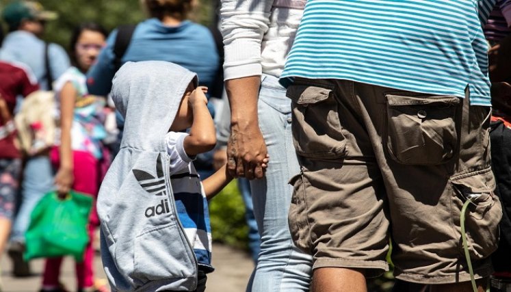 Debido a los procesos de migración, muchos niños han quedado desprotegidos al cuidado de personas ajenas a la familia. / Foto: Archivo / La Opinión