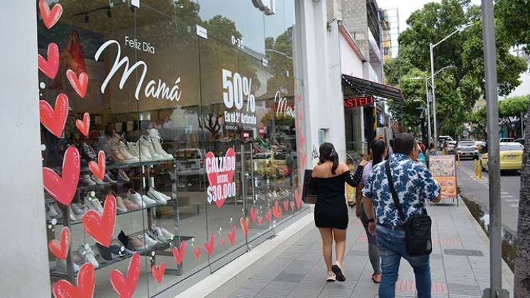 El comercio ofrecerá descuentos hasta del 50 por ciento por el Día de la Madre. Foto Leonardo Favio Oliveros/La Opinión