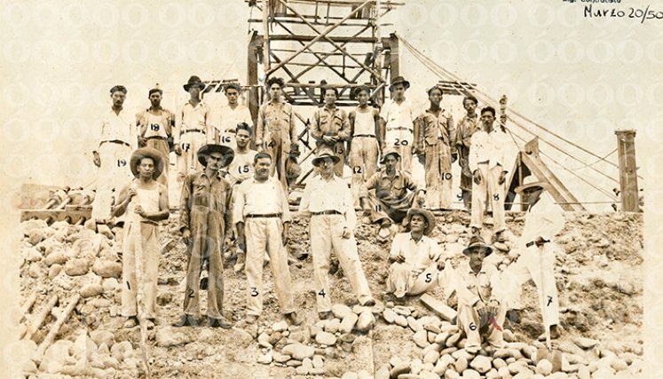 Foto del recuerdo l La construcción del puente Mariano Ospina Pérez