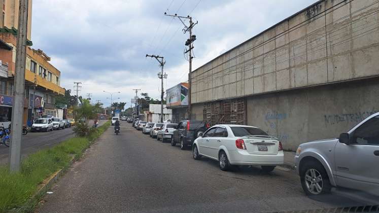  Kilométricas colas para abastecer combustible en Táchira. 