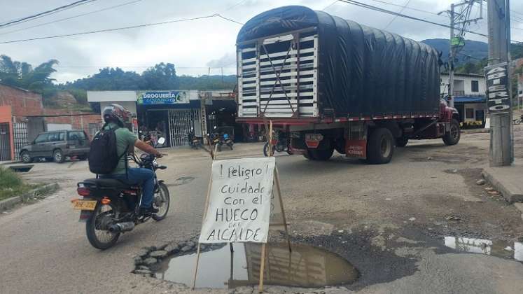 Conductores de Ocaña solicitan al alcalde invertir los recursos aprobados para recuperar calles./ Foto: La Opinión.