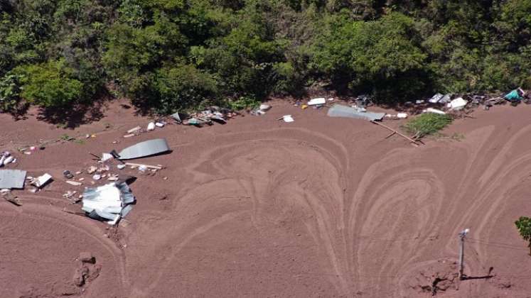 El 31 de mayo se produjo la avalancha que bajó desde Villa Caro y arrasó con todo lo que encontró a su paso, afectó la carretera Ocaña-Cúcuta que sigue cerrada y provocó destrucción en El Tarrita (Ábrego). / Fotos cortesía