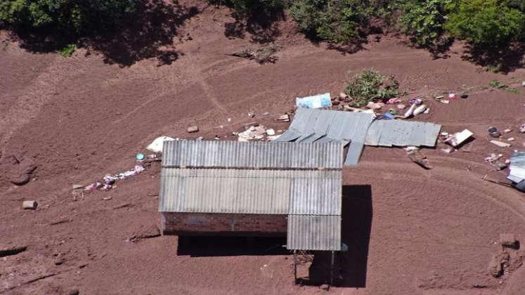 El 31 de mayo se produjo la avalancha que bajó desde Villa Caro y arrasó con todo lo que encontró a su paso, afectó la carretera Ocaña-Cúcuta que sigue cerrada y provocó destrucción en El Tarrita (Ábrego). / Fotos cortesía