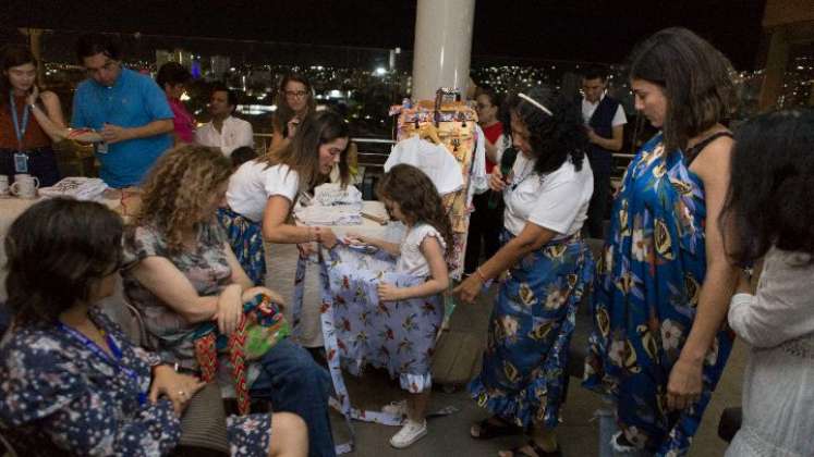 Mujeres firmantes de paz ahora son modistas de su propia marca/Foto Juan Pablo Cohen