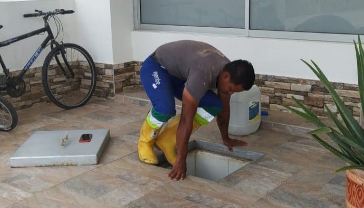 Se le ha pedido a los residentes del conjunto que cierren la llave del contador hasta nuevo aviso. / Fotos Cortesía 