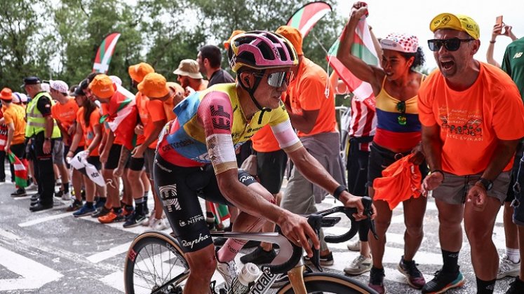 El ciclista ecuatoriano  Richard Carapaz se retiró en la primera etapa del Tour de Francia por lesión en uno de sus hombros.