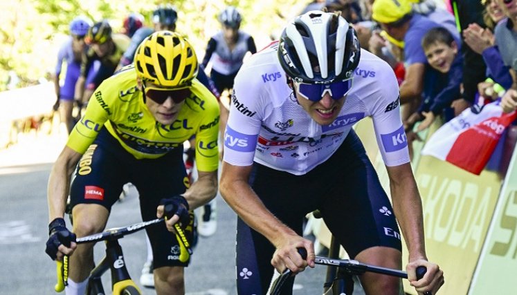 Tadej Pogacar (UAE), adelante y Jonas Vingegaard (Jumbo Visma) son los grandes protagonistas del Tour de Francia 2023. 