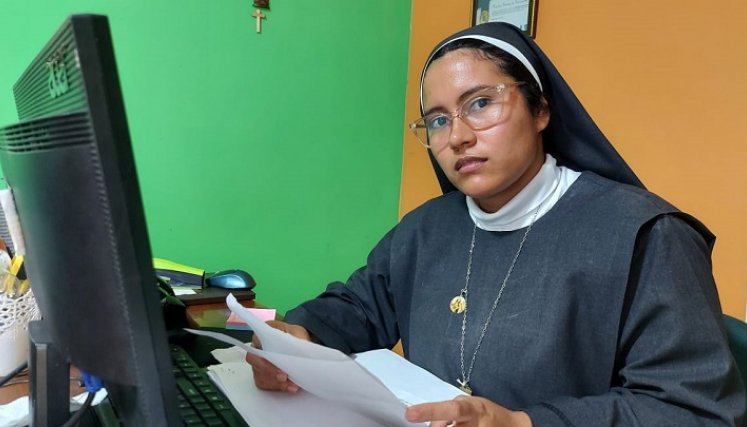 La hermana Mónica censura la actitud de los delincuentes y pide que no se aprovechen de las necesidades de los adultos mayores. / Foto: Javier Sarabia/ La Opinión