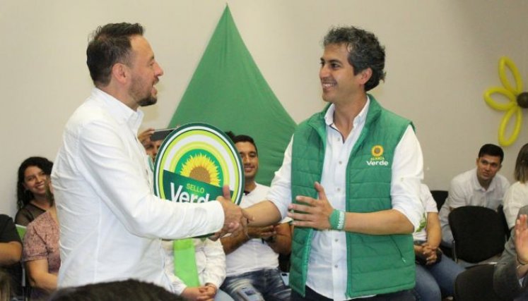 Jhon Eddison Ortega recibió el ‘sello verde’ que lo acredita como el candidato oficial del partido Alianza Verde a la Gobernación ./ Foto: cortesía 
